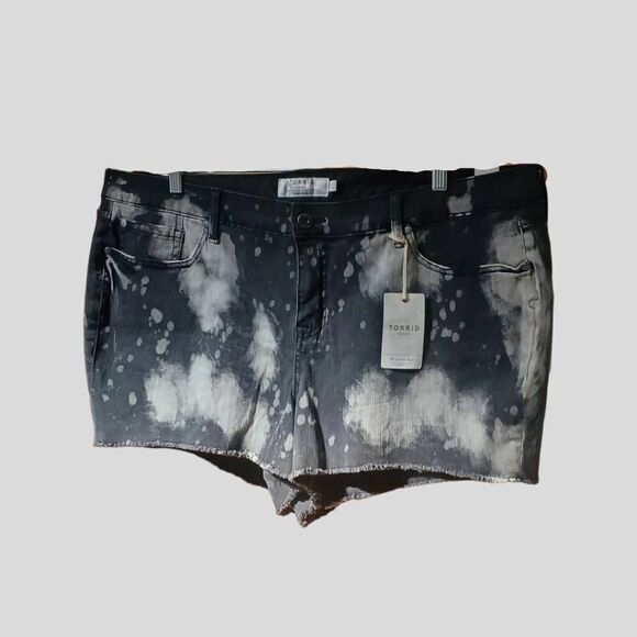 TORRID/JACK DAVID Women's Plus Size Tie-Dye distressed Black & White Shorts - Picture 5 of 14